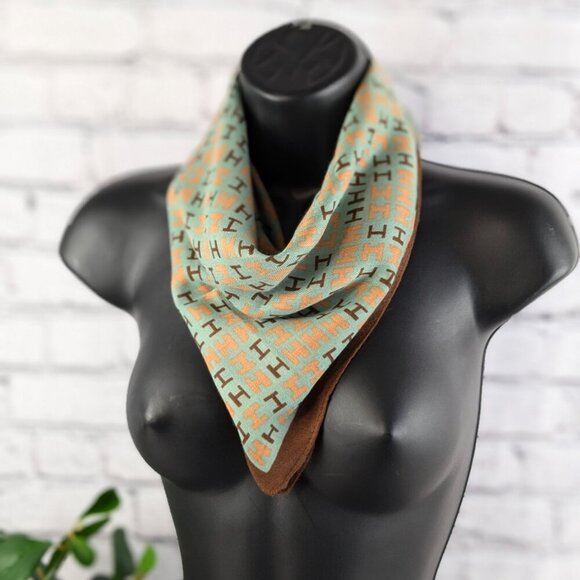 "H" pattern scarf, green orange & brown, magnetic clasp, headwrap neckerchief - Picture 4 of 9